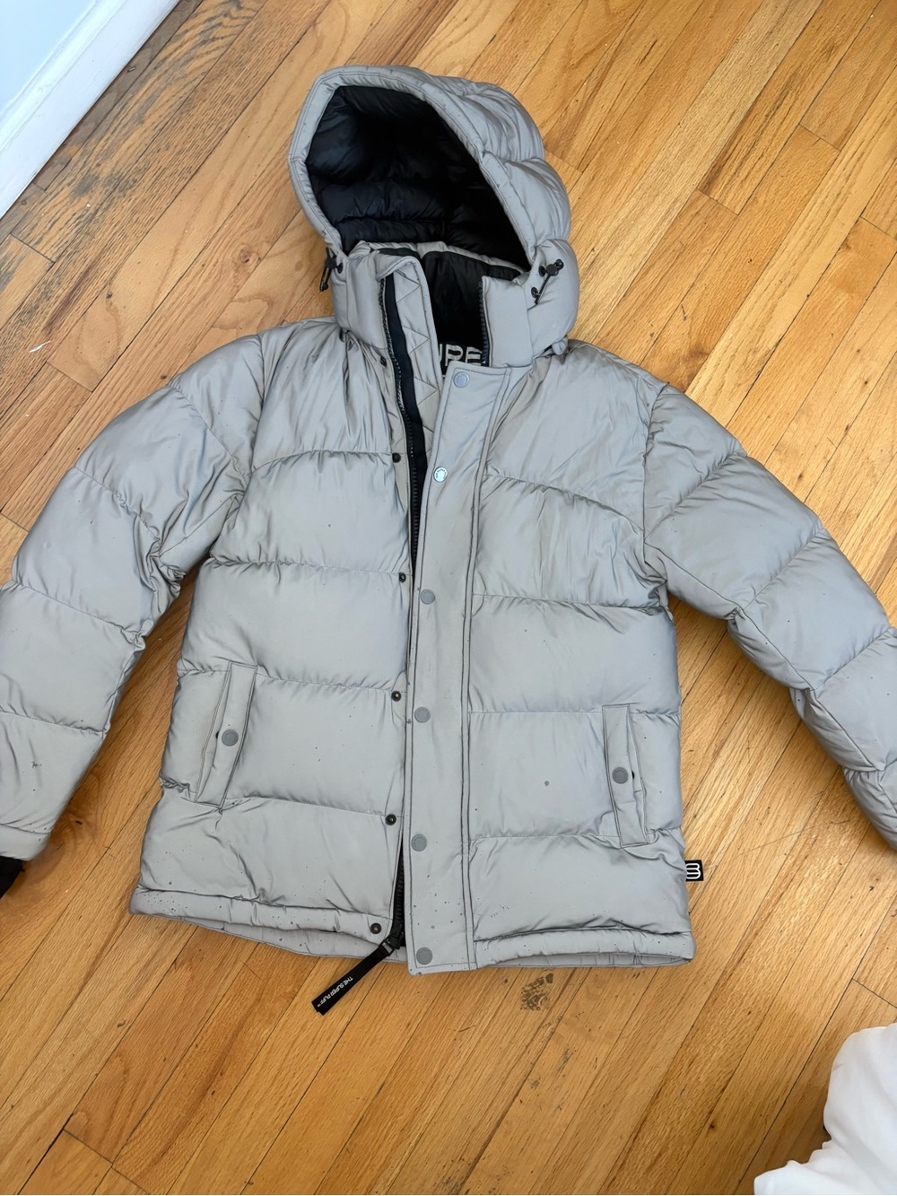 Aritzia The Super Puff Women's Light Gray Hooded Puffer Coat